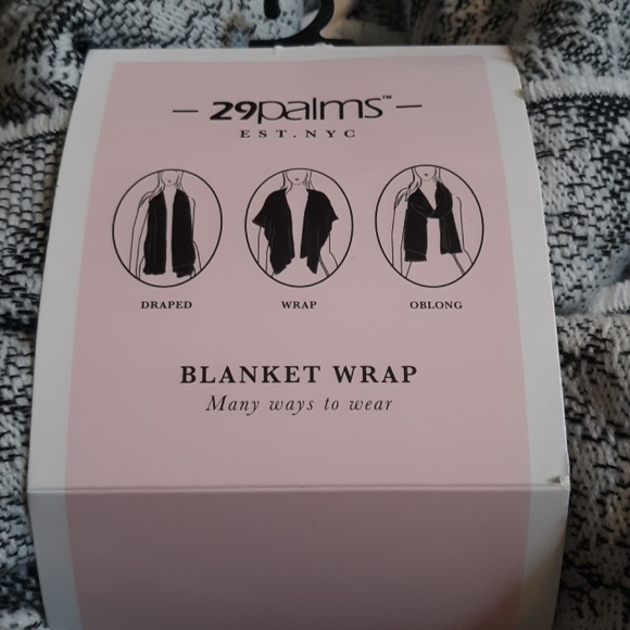 Absolutely beautiful blanket wrap scarf - Picture 2 of 6